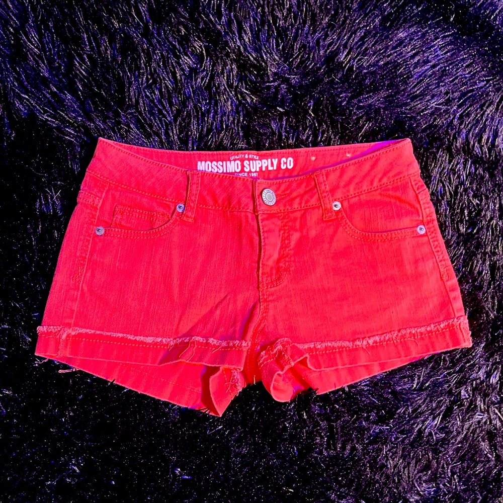 RED SHORTS